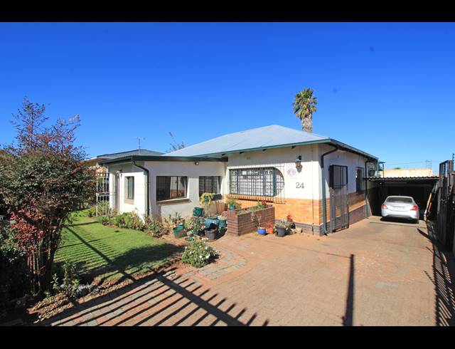3 BEDROOM HOUSE FOR SALE IN CROSBY